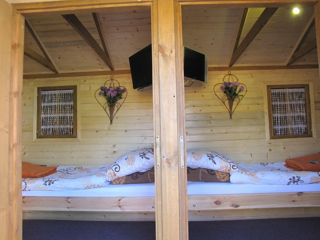 Gosciniec Grek Zorba - Pokoje I Domki 4 Osobowe - 16Km Od Zator Energylandia Inwałd Quarto foto
