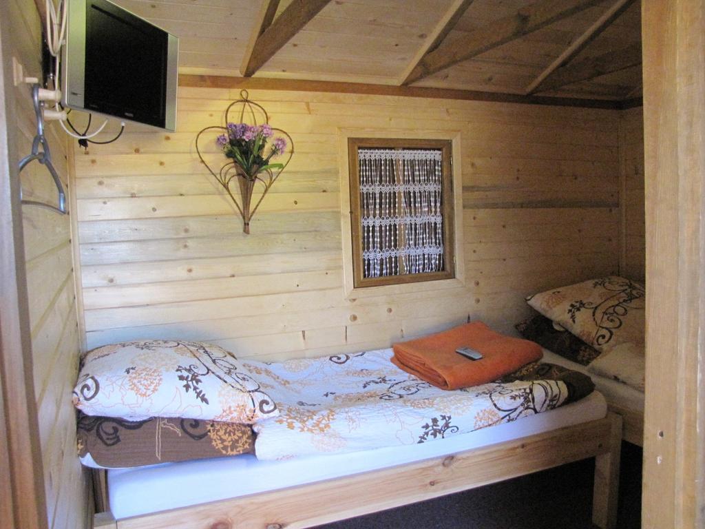 Gosciniec Grek Zorba - Pokoje I Domki 4 Osobowe - 16Km Od Zator Energylandia Inwałd Quarto foto